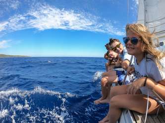 Vacanze e crociere in barca a vela e catamarano per famiglie