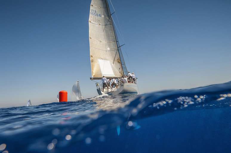 Week long to 1 day sailing courses with skipper